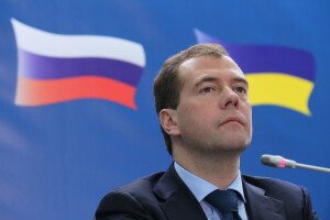 Russian President Dmitry Medvedev seen at a news conference after his meeting with Ukrainian President Viktor Yanukovych in Donetsk, Ukraine, Tuesday, Oct. 18, 2011. Medvedev met with Yanukovych Tuesday in the eastern Ukrainian city of Donetsk to discuss economic cooperation. In the background are Russian and Ukrainian flags. (AP photo/RIA Novosti, Yekaterina Shtukina, Presidential Press Service)